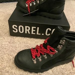 Sorel size 8.5 women